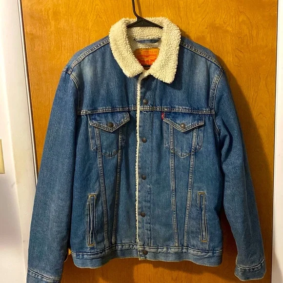 LEVI’S LARGE TYPE III SHERPA TRUCKER JACKET
